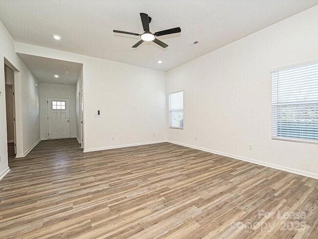 Building Photo - 1349 Russell St