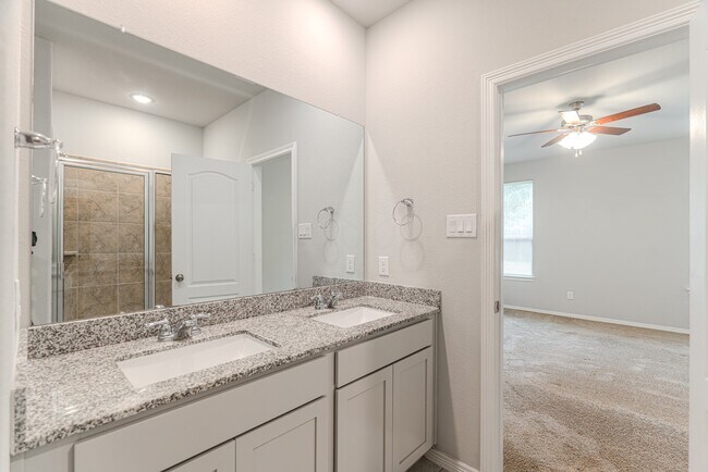 Building Photo - 25706 Boxwood Hedge Ln