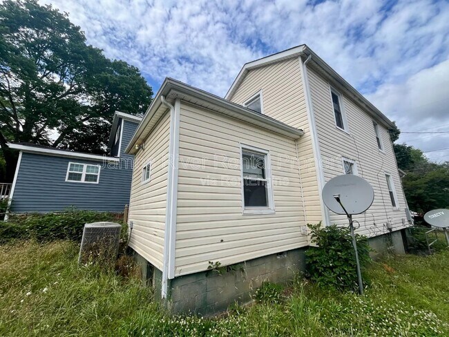 Building Photo - 1521 Taylor St