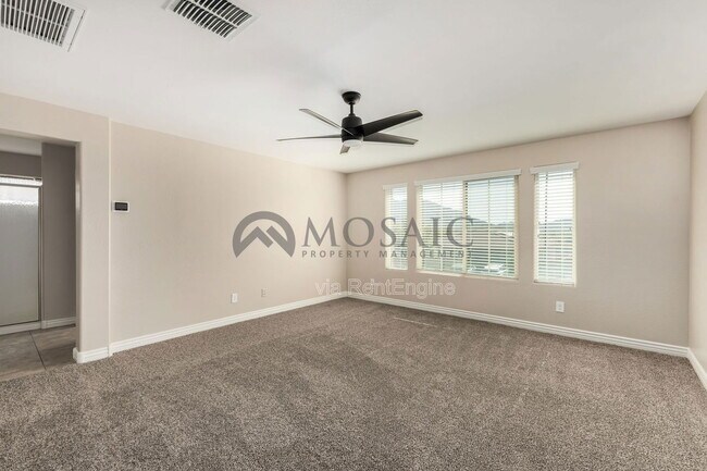 Building Photo - 2464 E Hazeltine Way