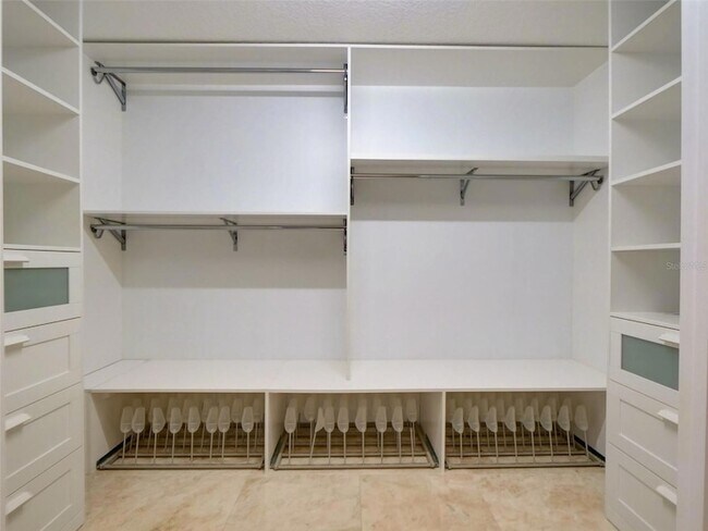 Building Photo - 100 S Eola Dr