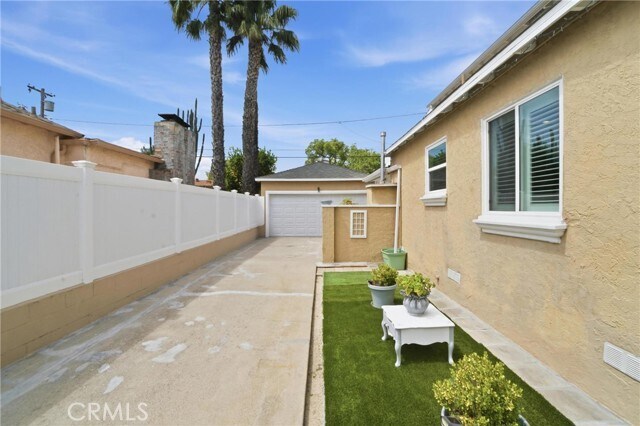 Building Photo - 6139 Jamieson Ave