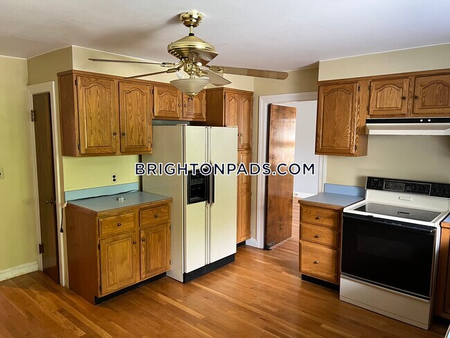 Building Photo - 11 Allen St