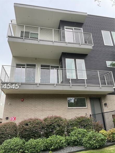 Building Photo - 4545 Bowser Ave