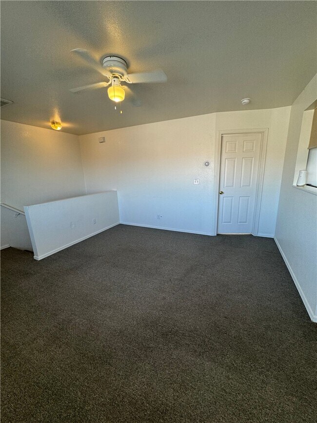 Building Photo - 331 Phyllis Dr
