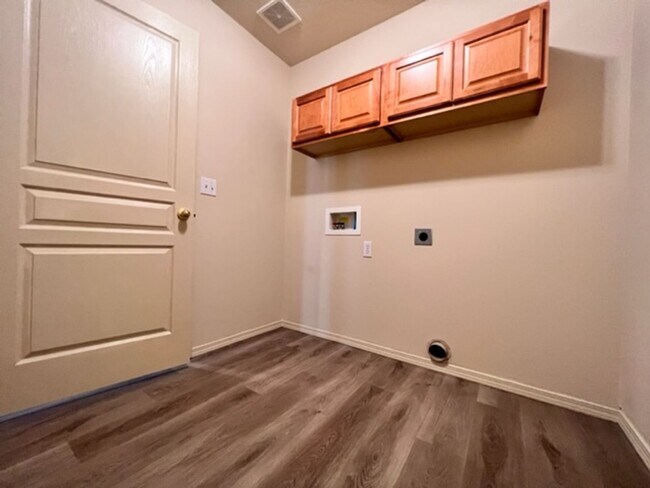 Building Photo - 4448 N Heritage Wds Wy