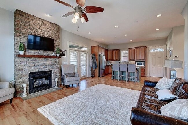 Building Photo - GORGEOUS LAKE HOUSE! 3 Bedrooms/3.5 Baths on Boone Lake, Private Dock, Fireplace & More! $3,900 m...