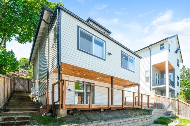 Building Photo - Stunning remodeled 4BD/3.5BA Seattle Craftsman with Solar, A/C & EV Charging for RENT- Available ...