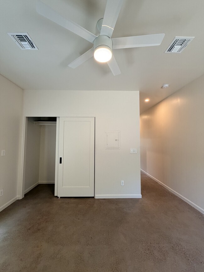Building Photo - 1507 W Keim Dr