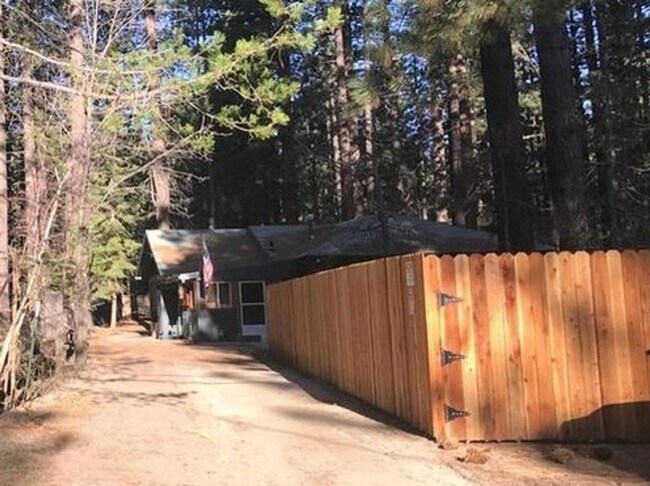 Building Photo - Lovely 3BD furnished home avail. for a Sea...