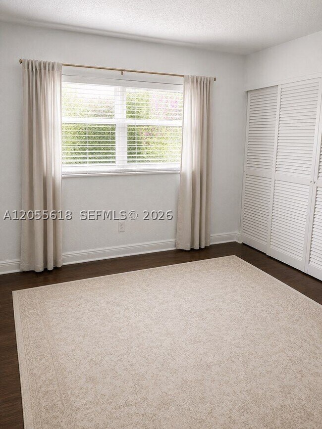 Building Photo - 6709 N Kendall Dr