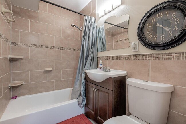 Building Photo - 6824 SW 5th St