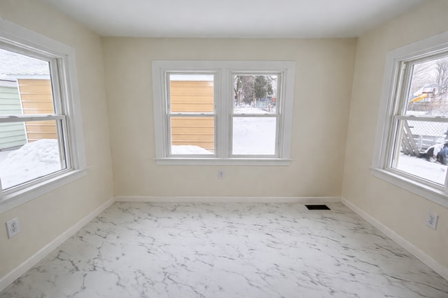 Building Photo - Updated 3BR Home with Garage and Fenced Yard