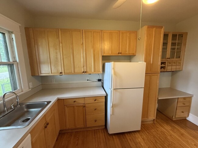 Building Photo - 2 Bedroom 1 Bathroom Home!