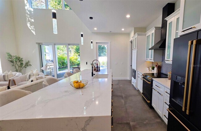 Building Photo - Bold Contemporary Sarasota Luxury Home. 4 Beds/ 4 Baths. Private Pool and Summer Grill.