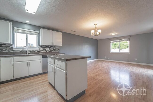 Building Photo - 15408 NE 90th St