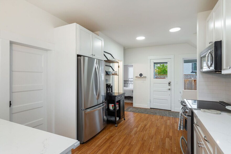 Building Photo - 334 Edmonds St