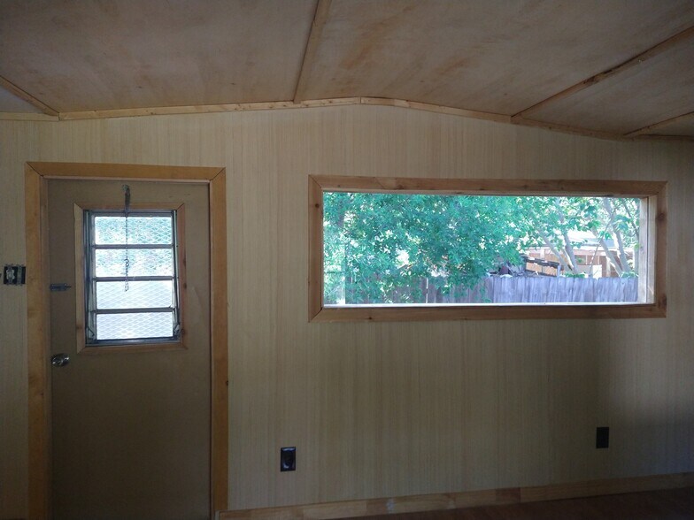 Building Photo - 8028 Huebner Rd