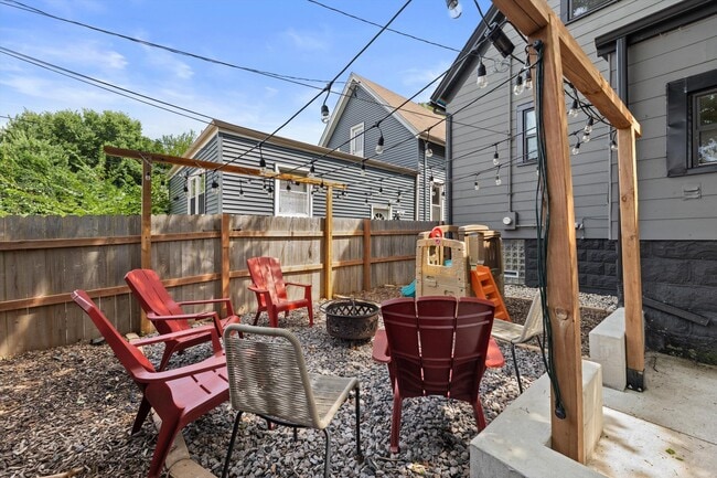 Building Photo - 3149 S Howell Ave
