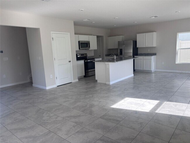 Building Photo - Haines City Home