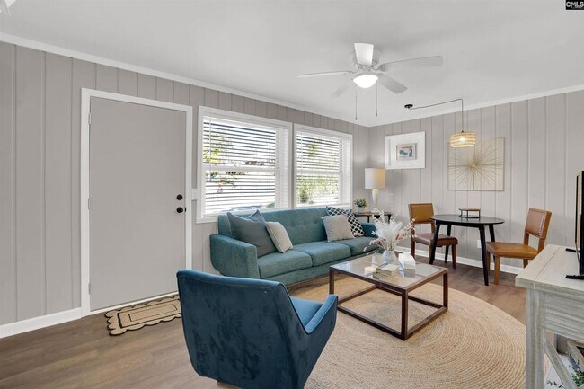 Building Photo - Pre-Leasing for the 26-27 School Year! - Renovated & Furnished Duplex in Peaceful Rosewood