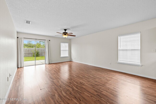 Building Photo - 136 Brookfall Dr