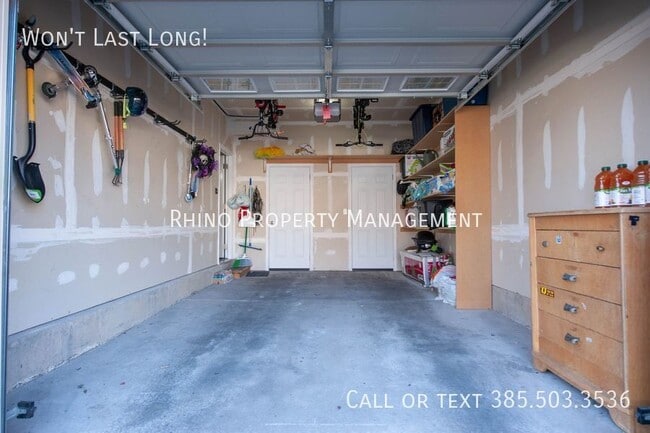 Building Photo - 2343 Adelaide Dr