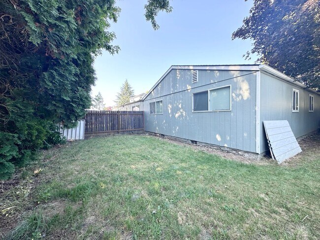 Building Photo - PL T MOSS03