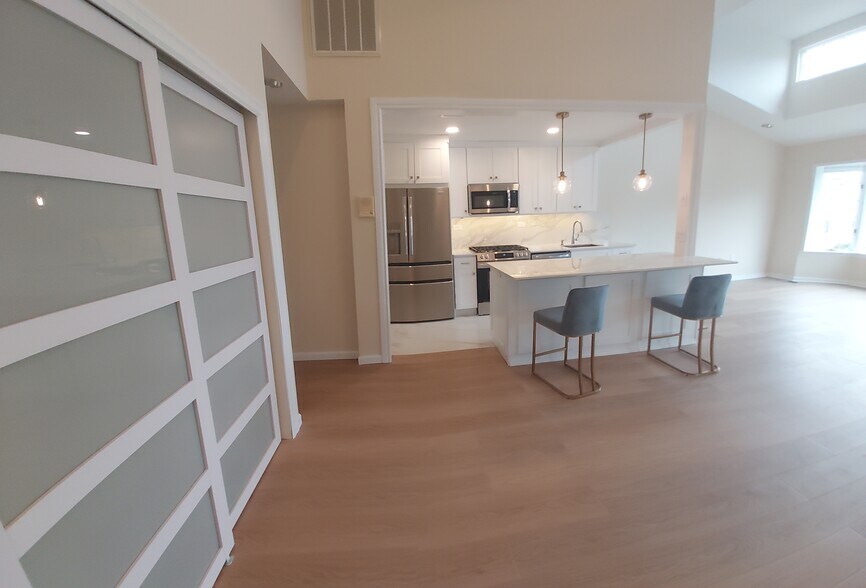 Building Photo - 239-70B Oak Park Dr