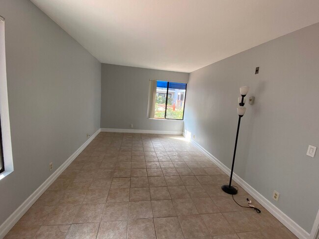 Building Photo - 8324 Regents Rd