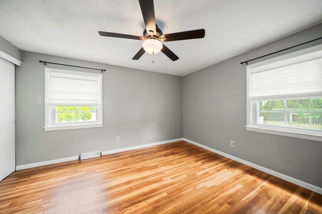 Building Photo - 31 Varno Ln