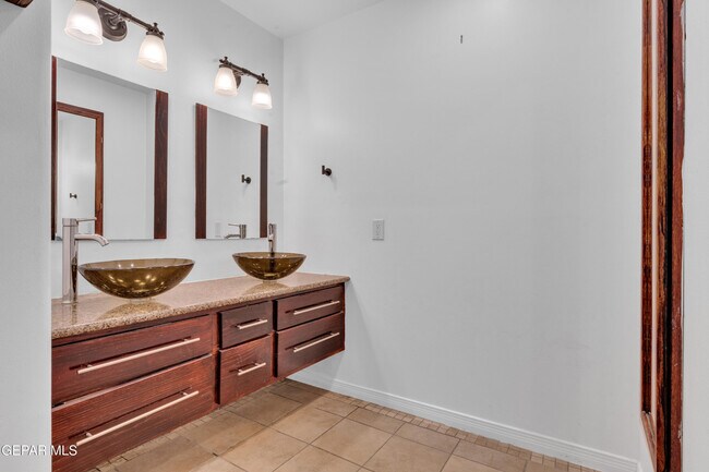Building Photo - 4200 Wallington Dr