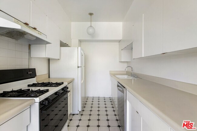 Building Photo - 4455 Los Feliz Blvd