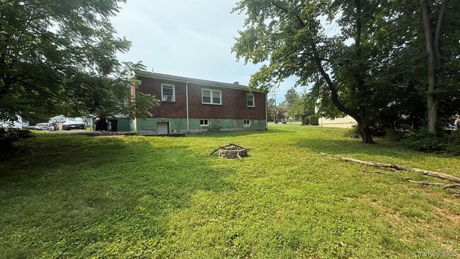 Building Photo - 3 Elm St