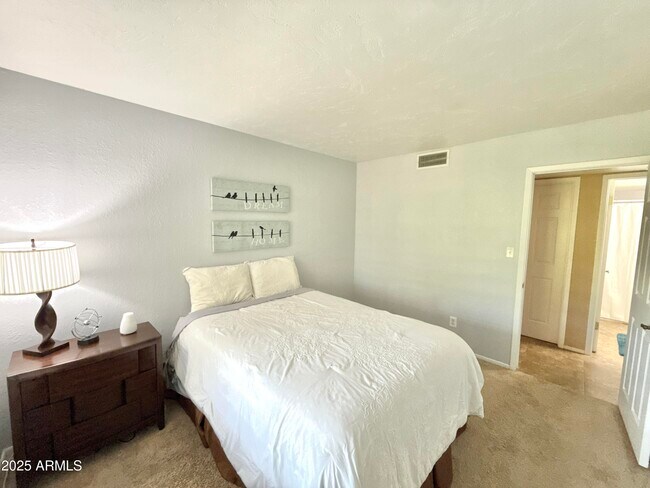 Building Photo - 8649 E Royal Palm Rd