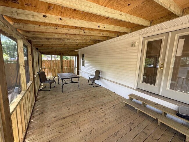 Building Photo - 5011 Highcrest Dr