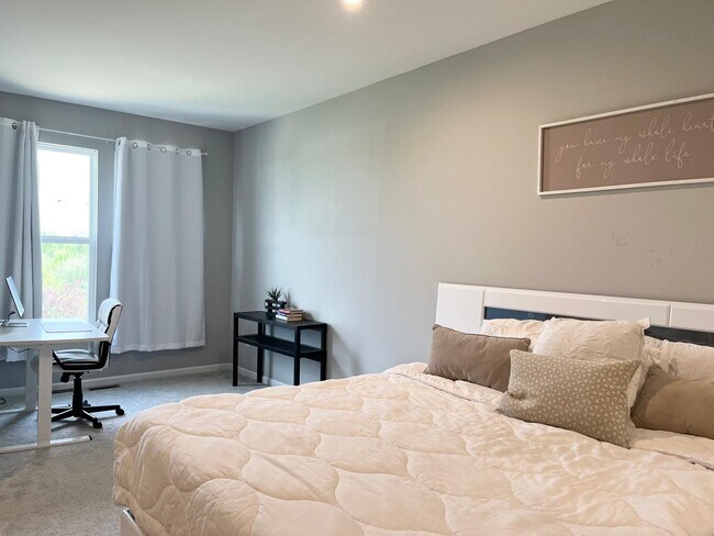 Building Photo - 176 Harness Way