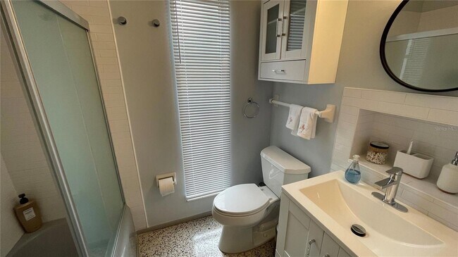 Building Photo - 2832 Bay St