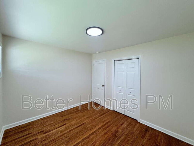 Building Photo - 2301 Euston St