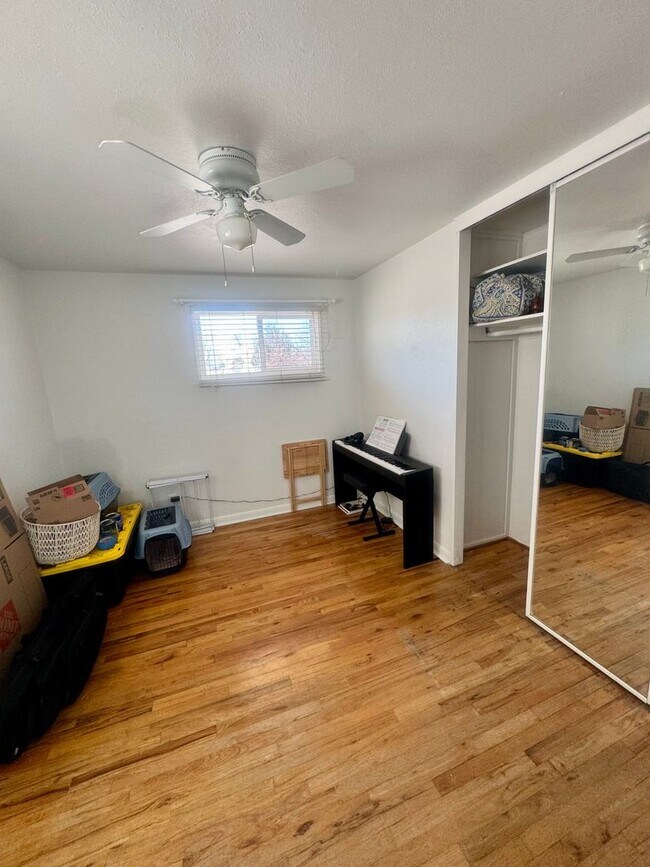 Building Photo - Charming 3 Bedroom in Knob Hill with views of Pikes Peak