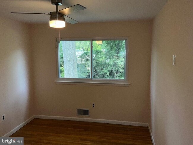Building Photo - 303 Charlton Ct