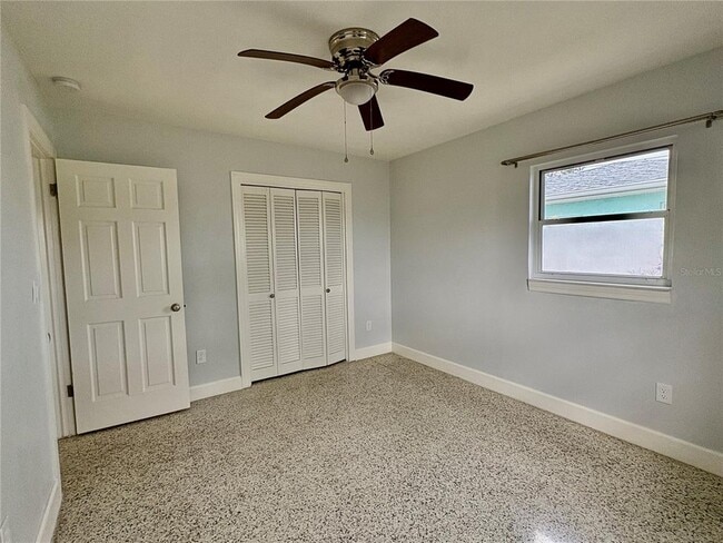 Building Photo - 941 Palm Dr