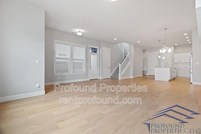 Building Photo - 6843 SE Red Alder St