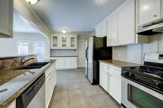 Building Photo - 7519 Schiller-