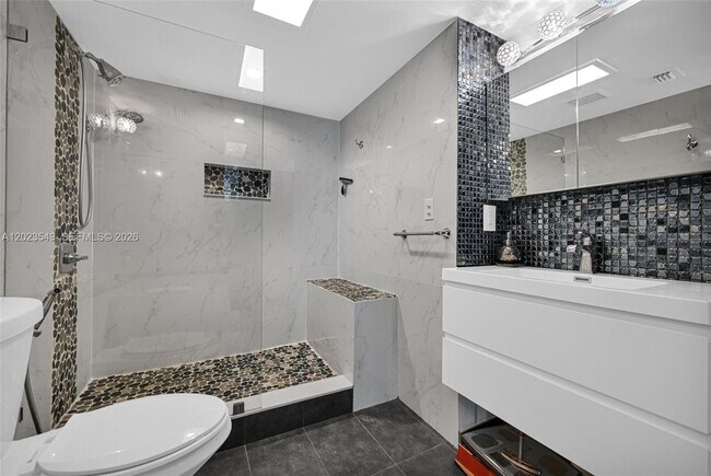 Building Photo - 2401 Collins Ave