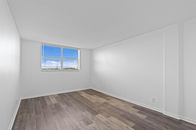 Building Photo - 480 Executive Center Dr