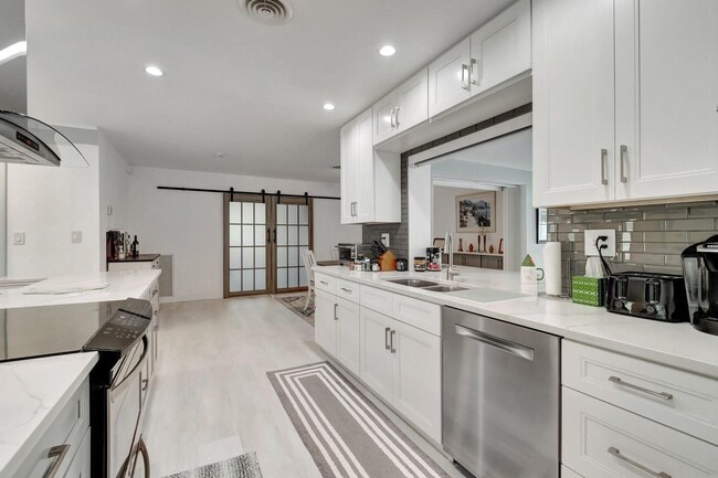 Building Photo - 4450 NE 23rd Ave