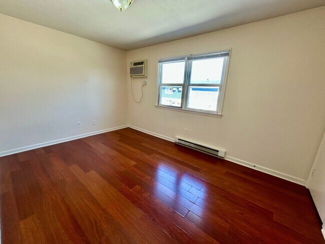 Building Photo - MAC190