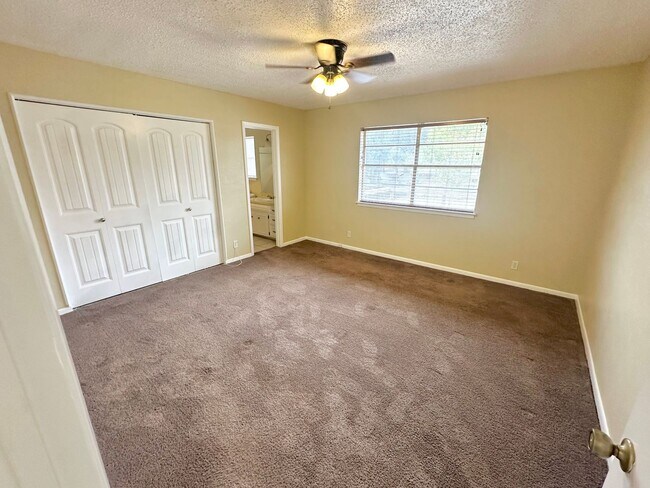 Building Photo - AVAILABLE NOW!