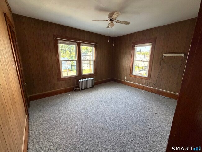 Building Photo - 9 Floral Ave